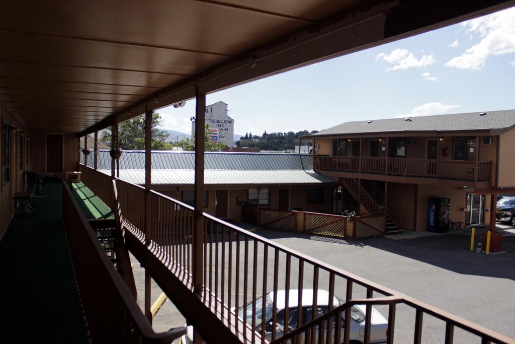 Country Motor Inn Livingston Exterior foto