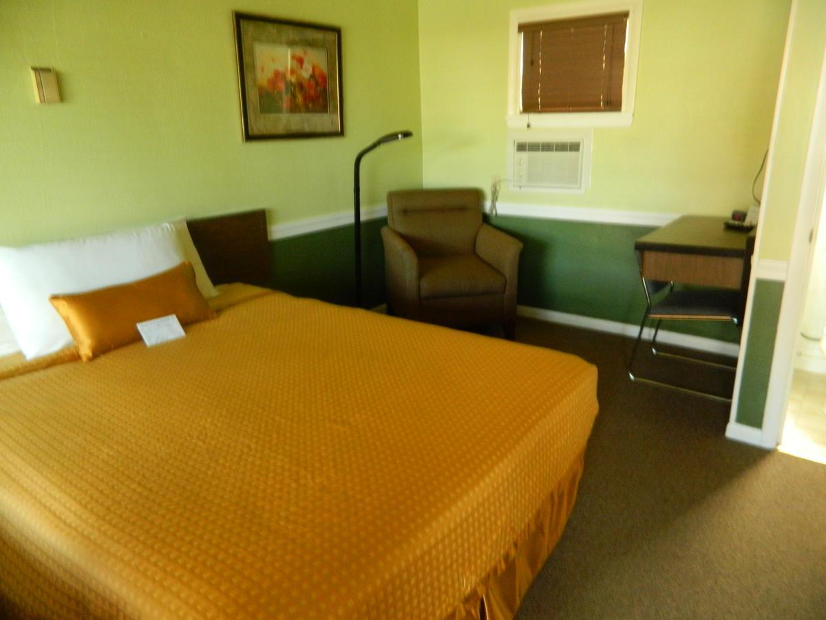 Country Motor Inn Livingston Exterior foto